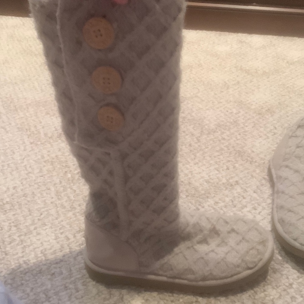 Cream cable knit Ugg boots